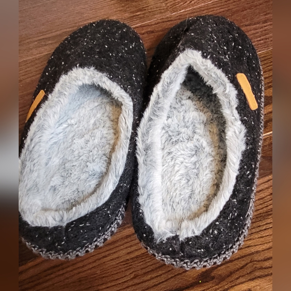 💢SOLD💢Soft bed/house Slippers - Picture 8 of 10